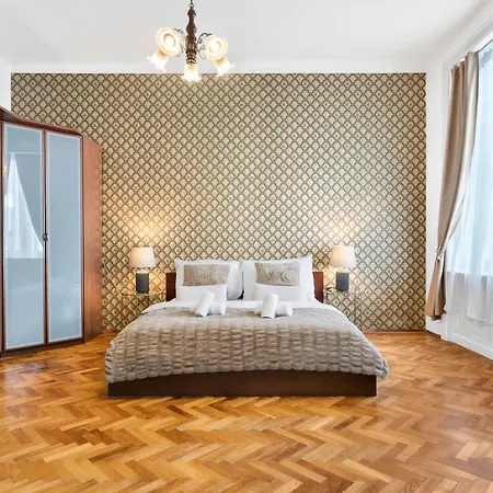 Classic Old Town With Private Balcony *