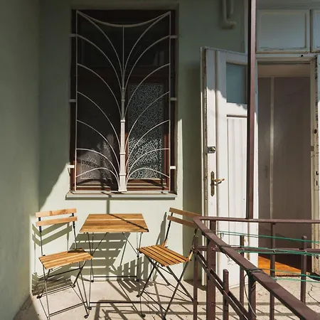 Classic Old Town With Private Balcony Apartamento