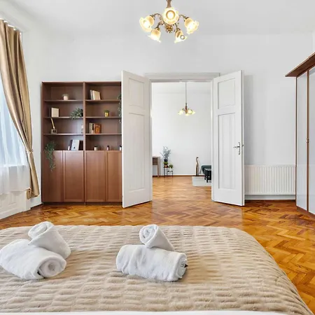 Apartamento Classic Old Town With Private Balcony Bratislava