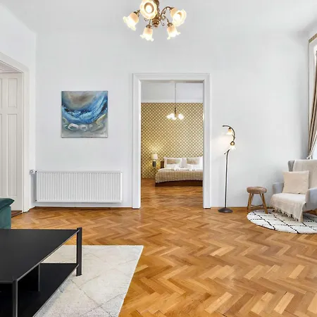 Classic Old Town With Private Balcony Apartamento