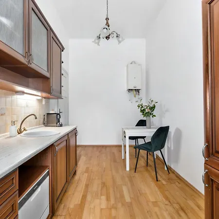 Classic Old Town With Private Balcony *