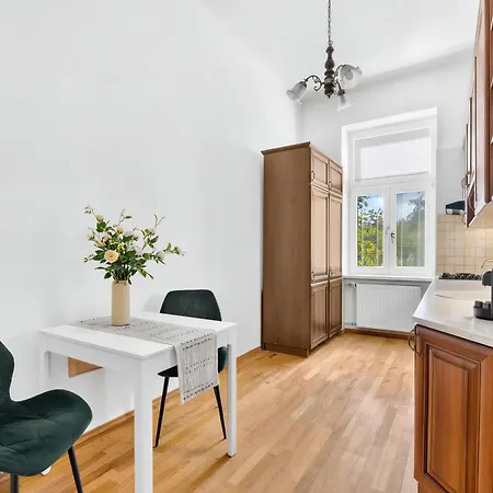 Classic Old Town With Private Balcony *
