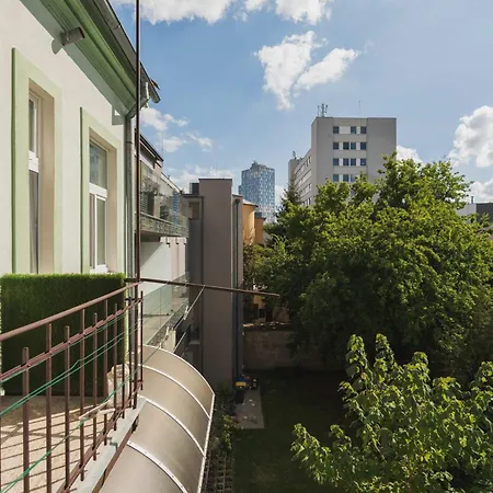 Classic Old Town With Private Balcony Apartamento